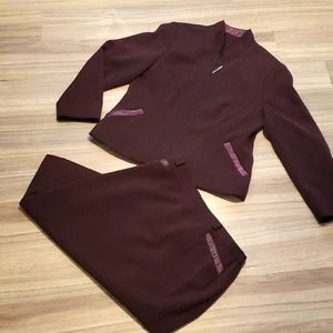 Woman office atire PLUM